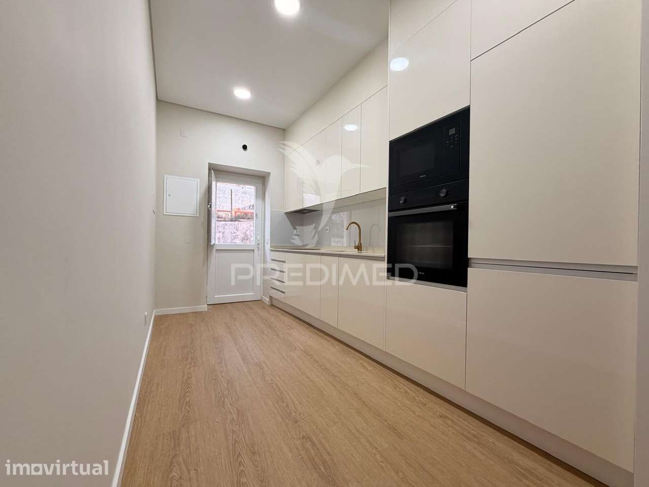 Apartamento T1 totalmente remodelado no centro de Palmela - Grande imagem: 5/37