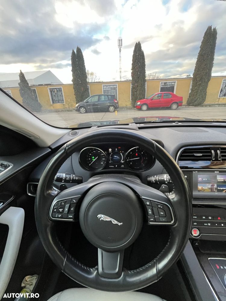 Jaguar F-Pace 30d AWD Portfolio - 11