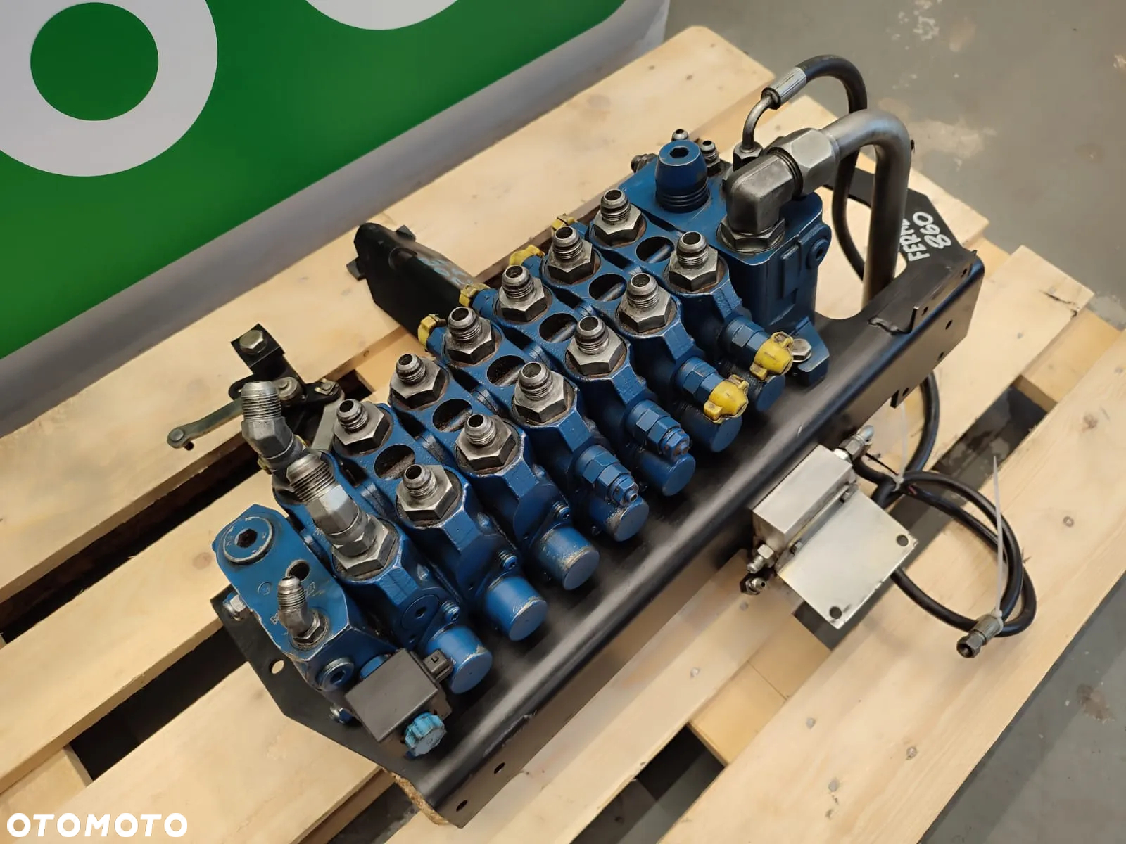 Rozdzielacz hydrauliczny 07260157 B0801242227 Fermec 860 - 7