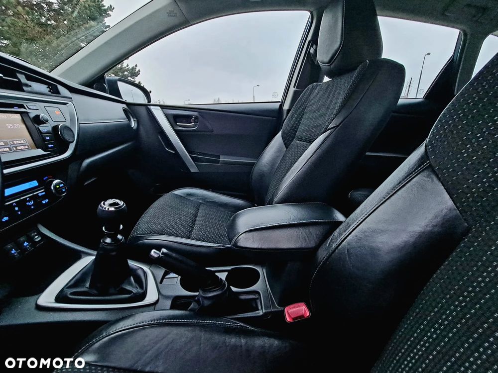 Toyota Auris 2.0 D-4D Executive - 26