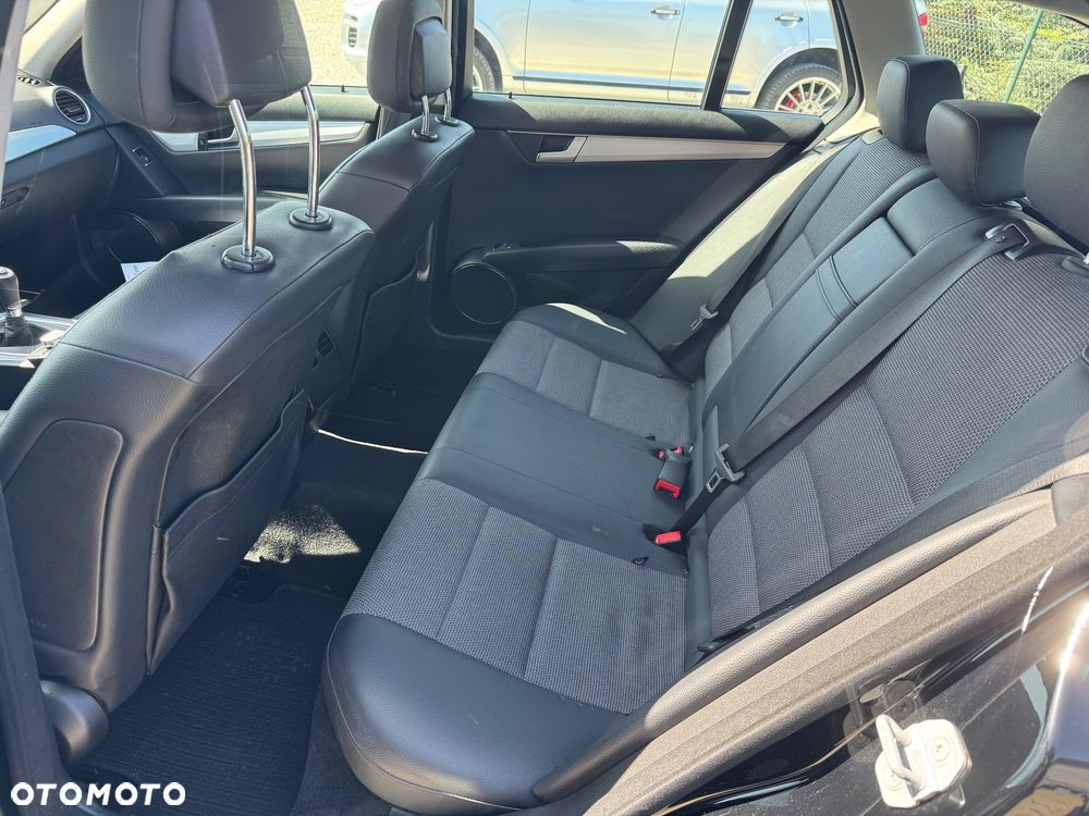 Mercedes-Benz Klasa C 220 CDI Avantgarde DPF Sport Edition + - 6
