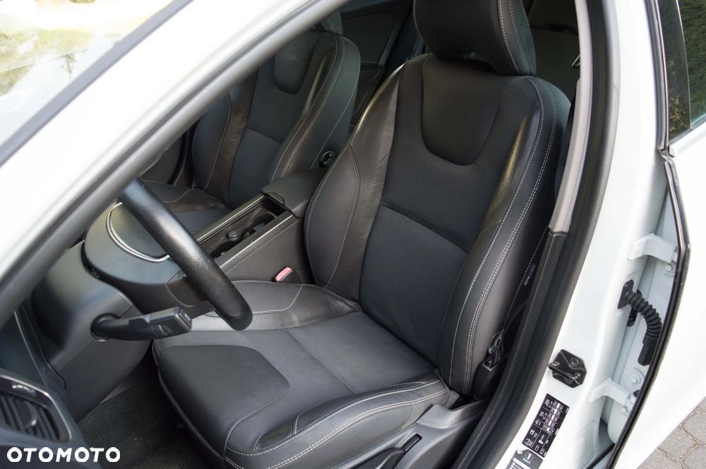 Volvo V60 D4 Geartronic RDesign - 18