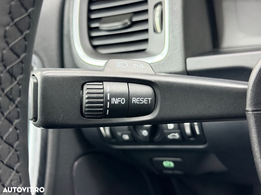 Volvo S60 D3 Geartronic Momentum - 29