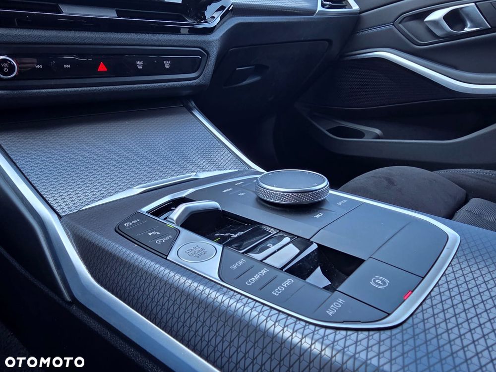 BMW Seria 3 330i xDrive M Sport sport - 19