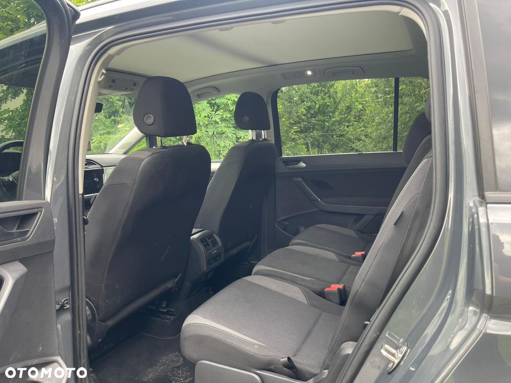 Volkswagen Touran - 11