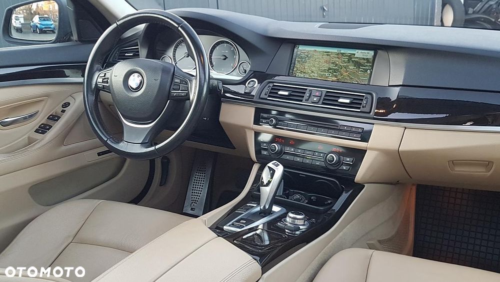 BMW Seria 5 520d xDrive - 16