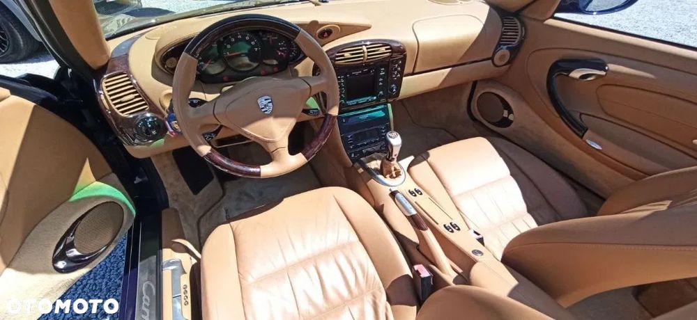 Porsche 911 Carrera 4 - 14