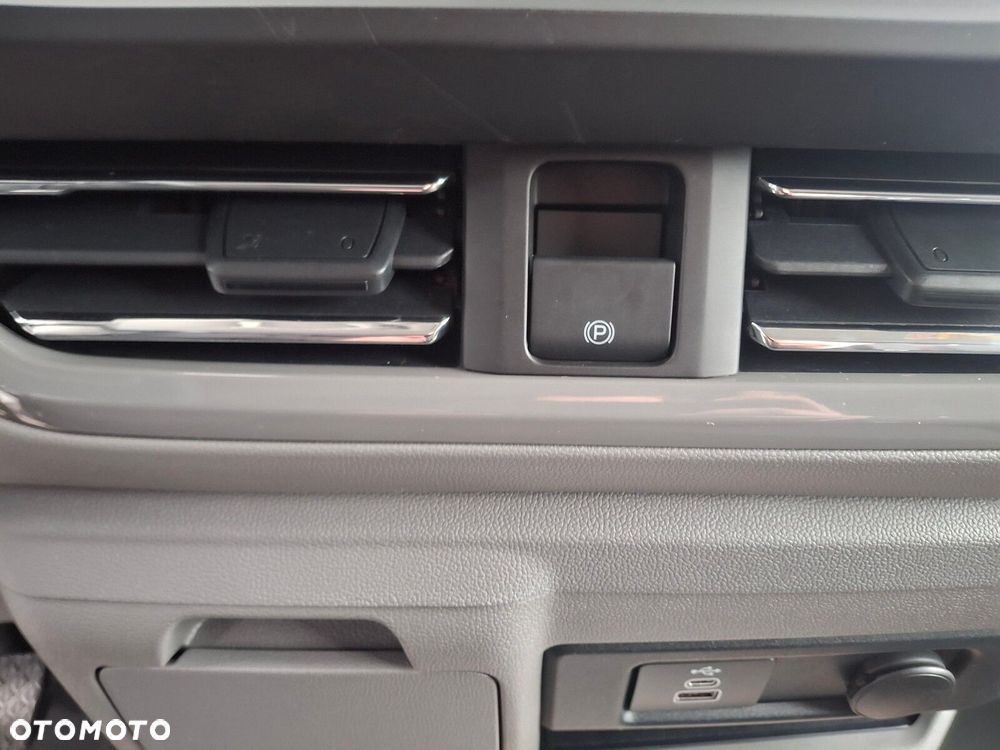 Volkswagen Transporter Furgon 2.0 TDI 150 KM automat - 25