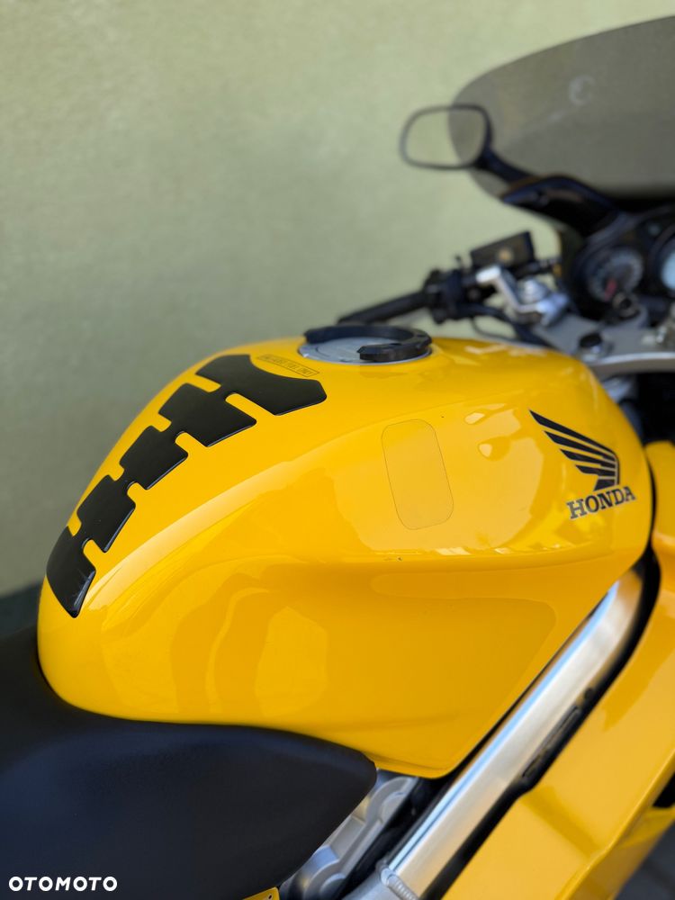 Honda VFR - 16