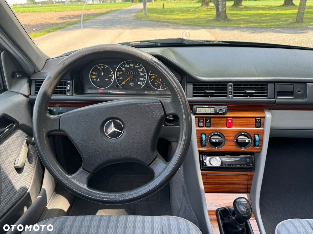 Mercedes-Benz W124 (1984-1993) - 13