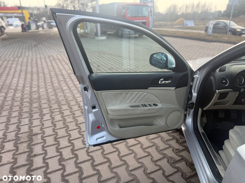 Alfa Romeo 159 1.9 JTDM 8V DPF Distinctive - 12