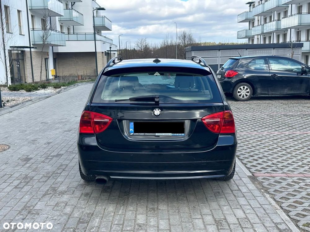 BMW Seria 3 318i Touring - 5