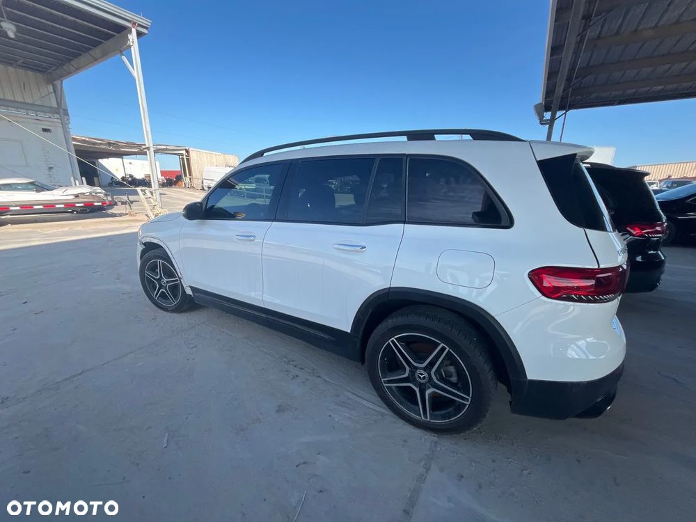 Mercedes-Benz GLB - 30