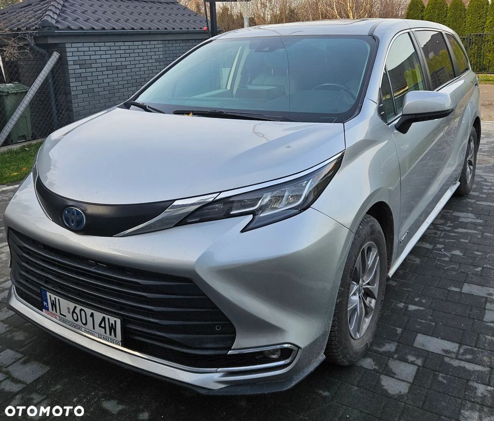 Toyota Sienna - 1