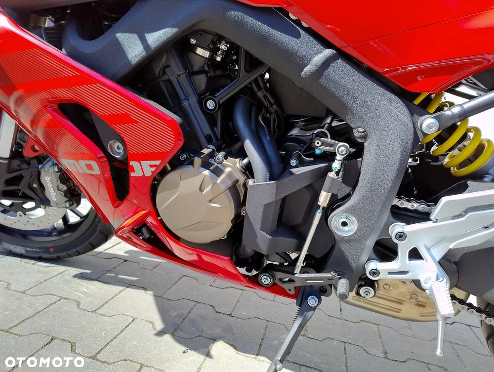 QJMOTOR SRK 800RR - 12