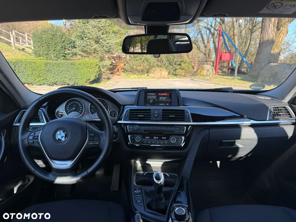 BMW Seria 3 318i Advantage - 30
