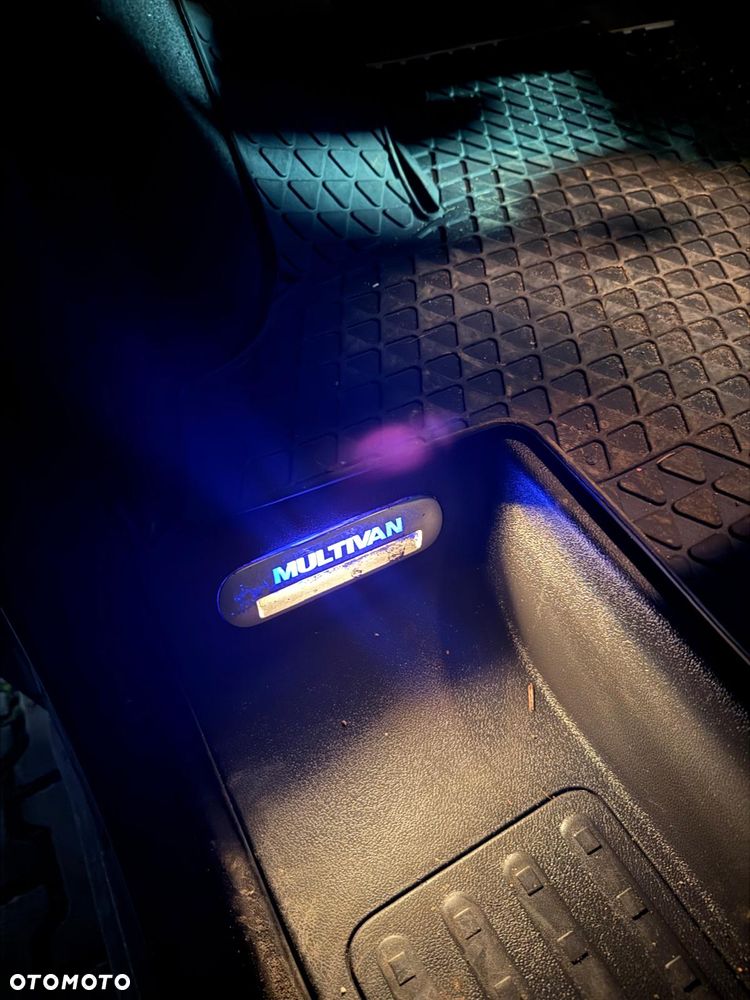 Volkswagen Multivan - 30