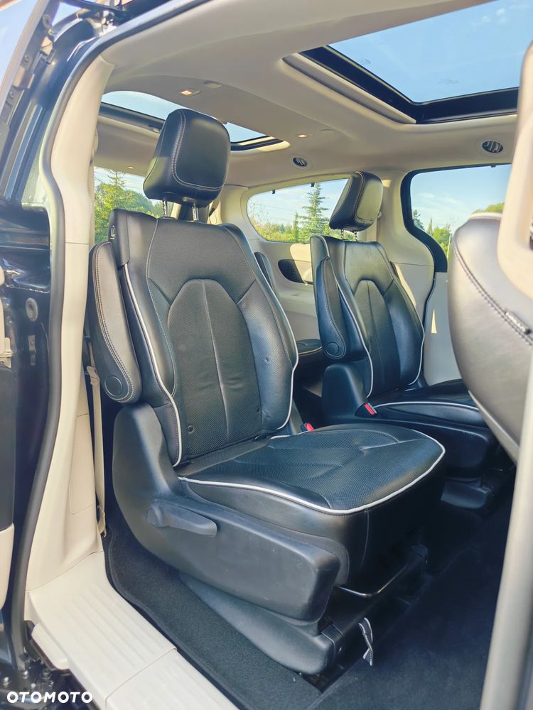 Chrysler Pacifica - 29