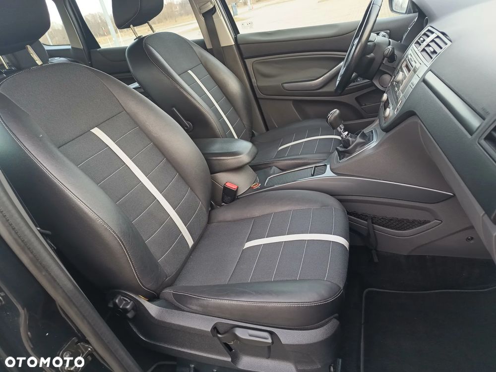 Ford Kuga 2.0 TDCi 2x4 Titanium - 9