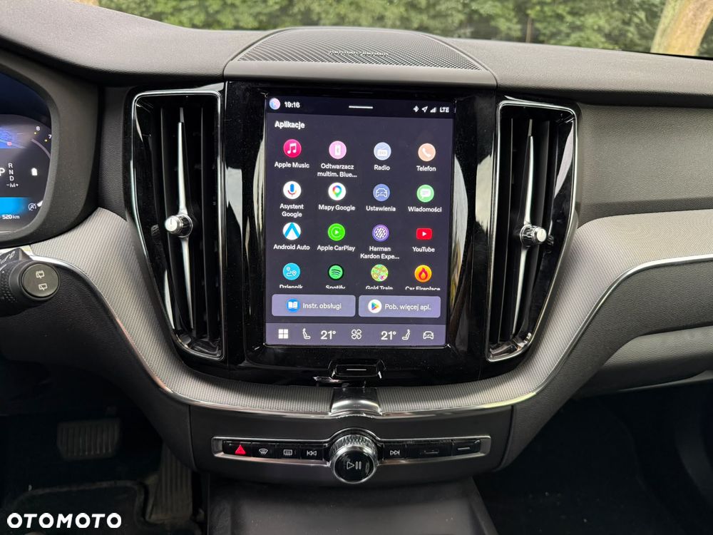 Volvo XC 60 B4 B Plus Dark - 17