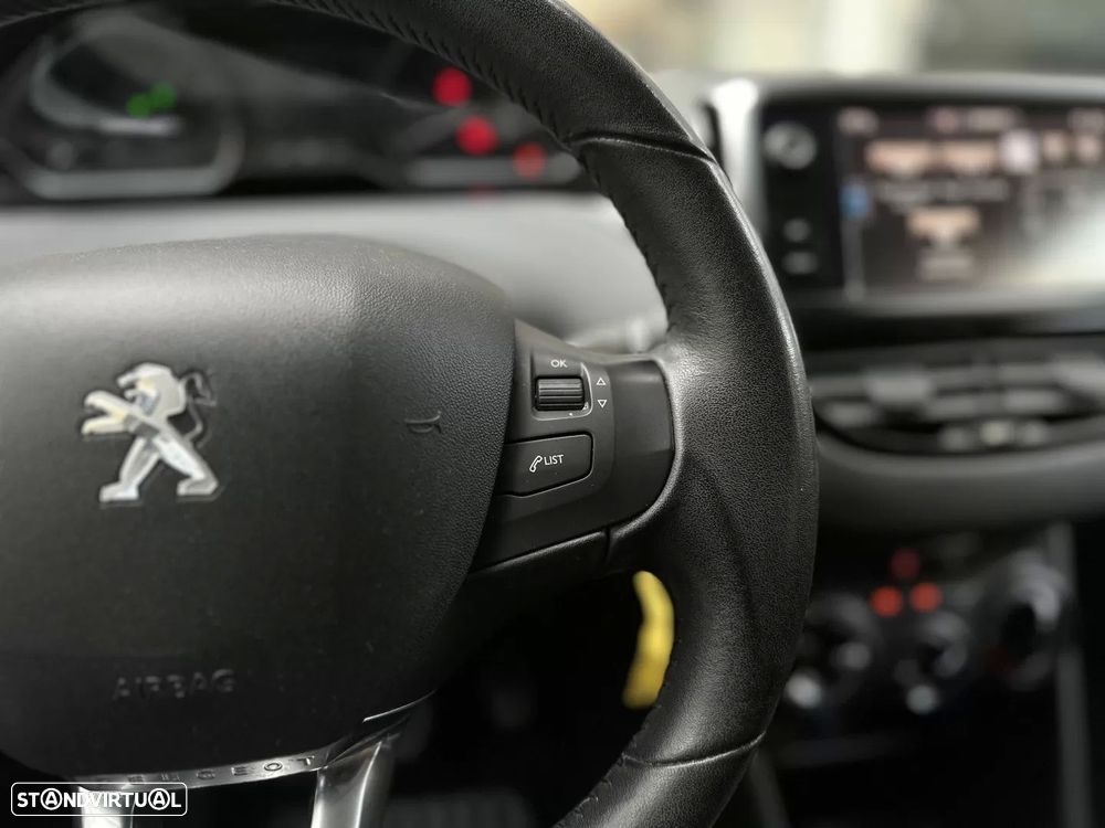 Peugeot 2008 1.2 PureTech Style - 29