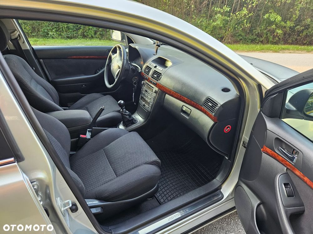 Toyota Avensis - 9