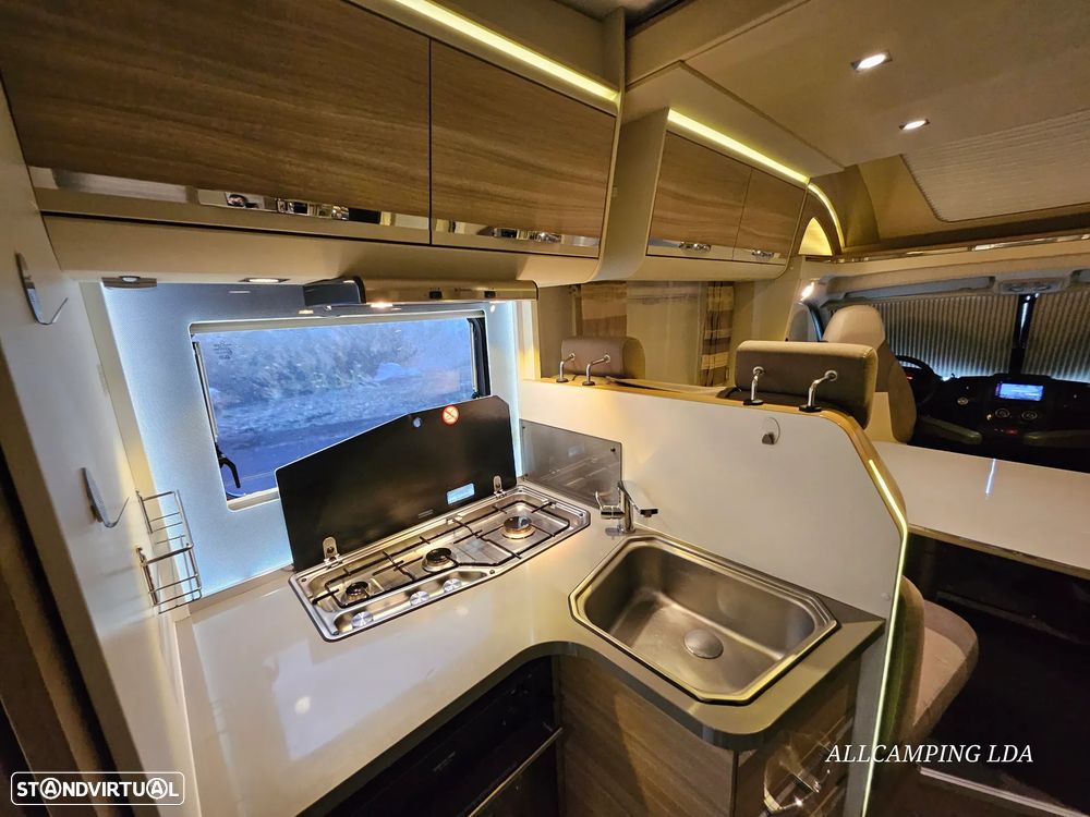 Adria Matrix M670SBC 50 YEARS 5 LUGARES DE LIVRETE CAMA CENTRAL + BASCULANTE - 45