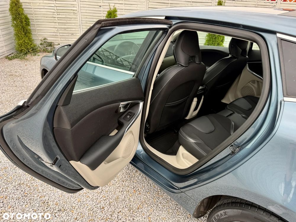 Volvo V40 D2 Momentum - 34
