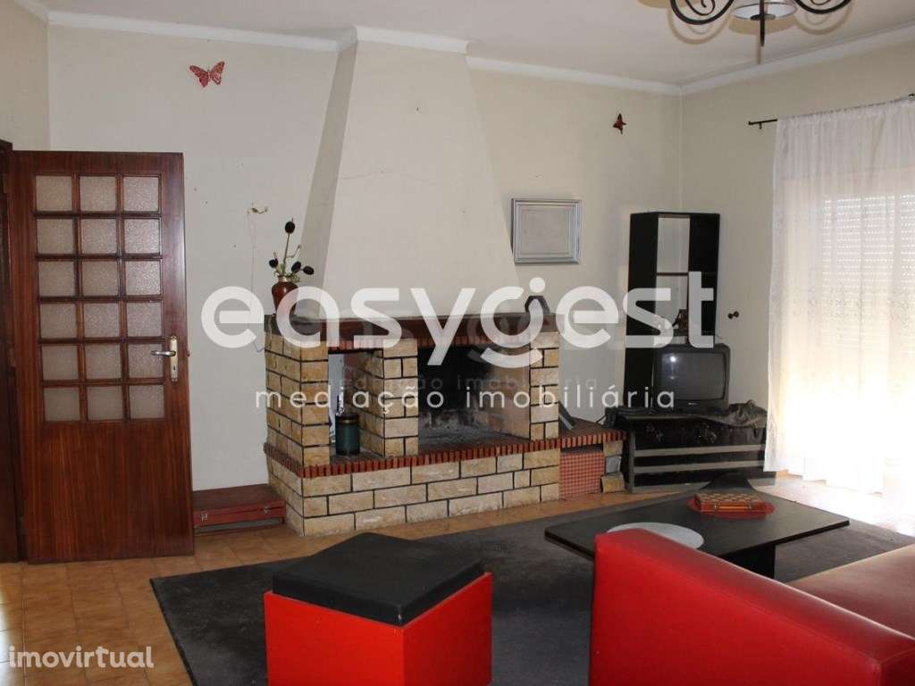 Moradia de dois pisos a poucos quilómetros do Santuário de Fátima - Grande imagem: 2/57