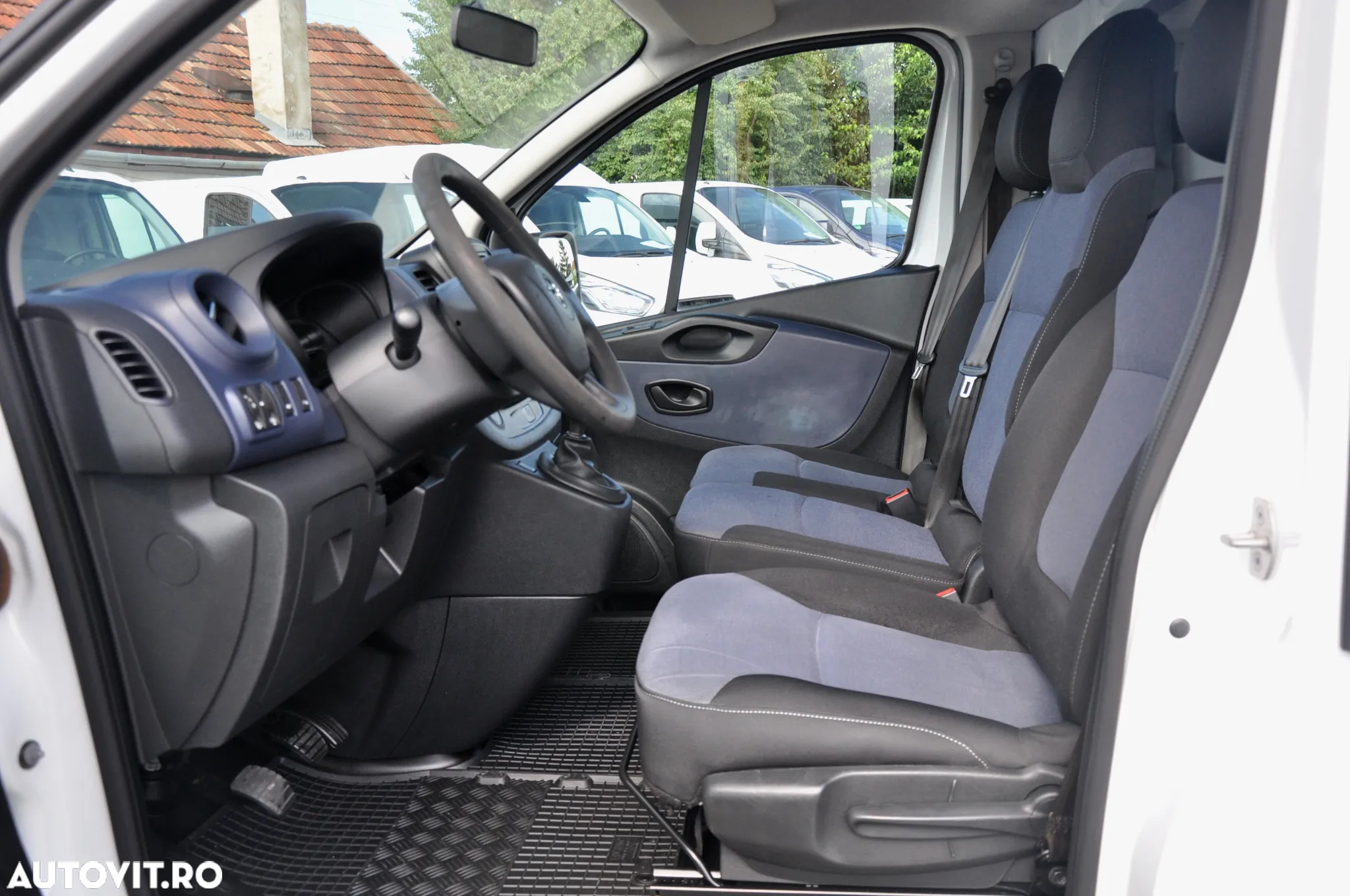Opel Vivaro L2H1 Van - 15