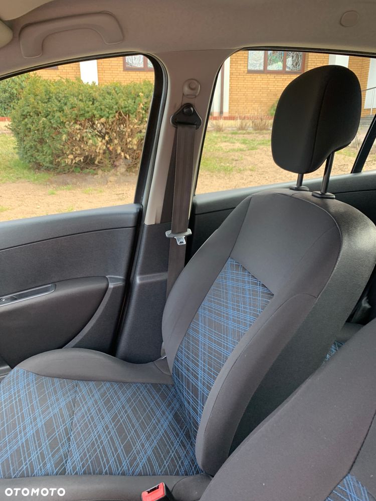Renault Clio - 22