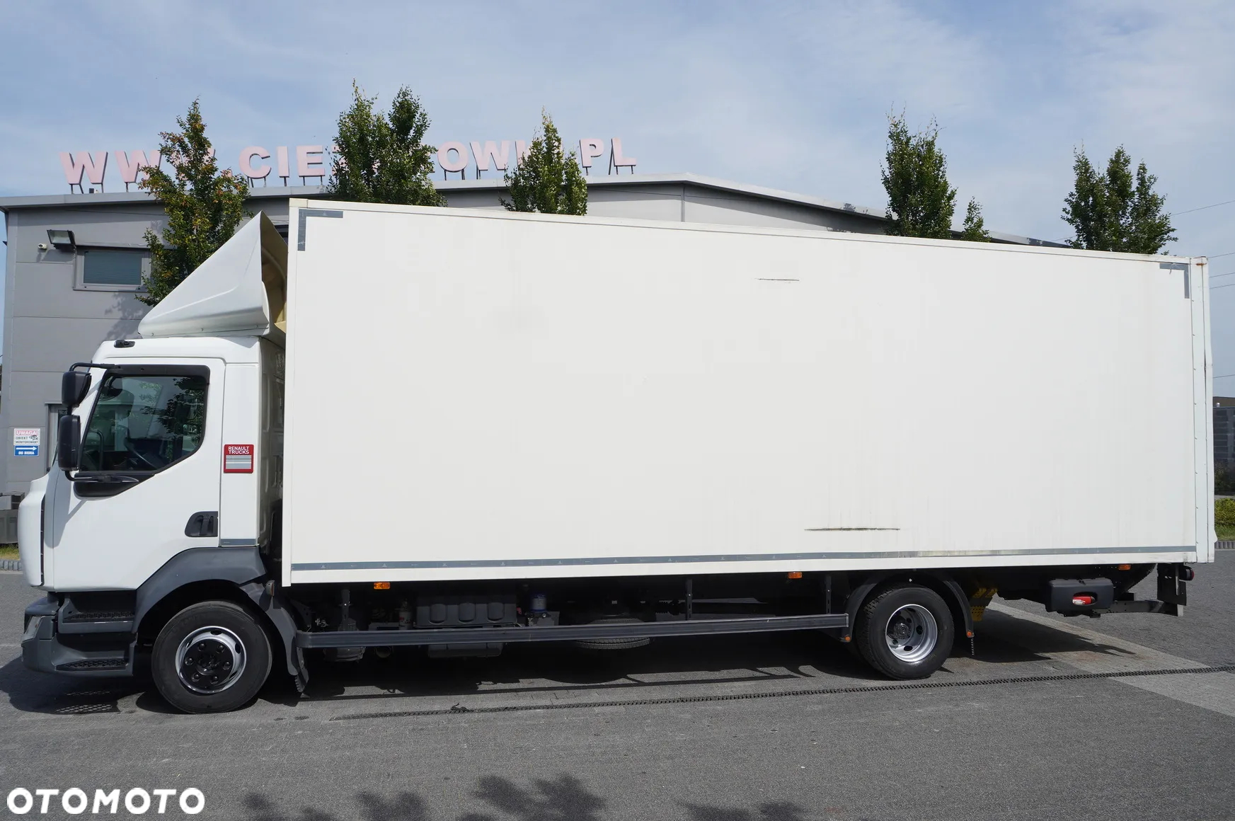 Renault D12 Euro 6 / 18 palet / Winda / r.2017 - 2