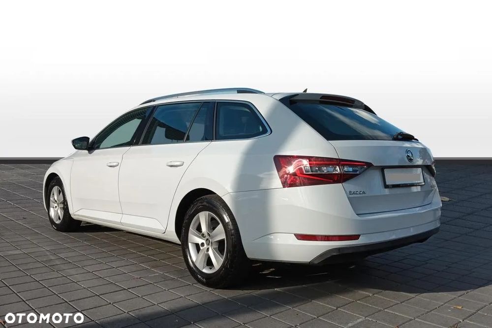 Skoda Superb 2.0 TDI Ambition DSG - 4