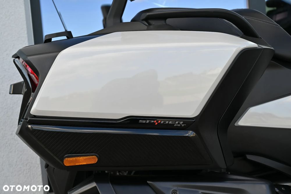 Can-Am Spyder - 9