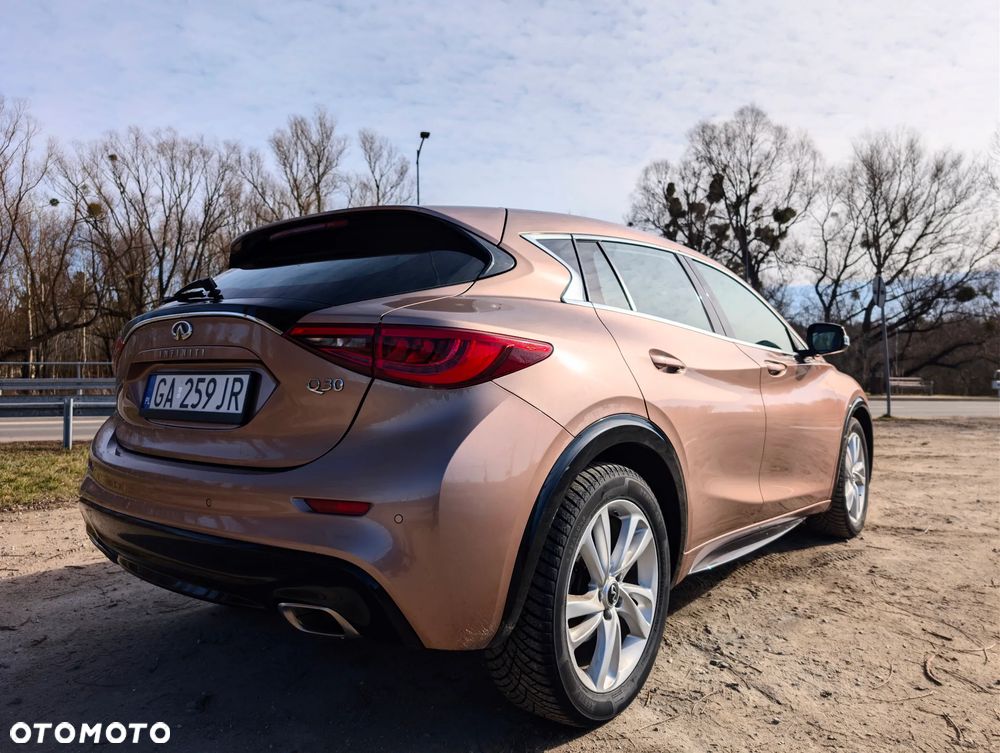 Infiniti Q30 - 3