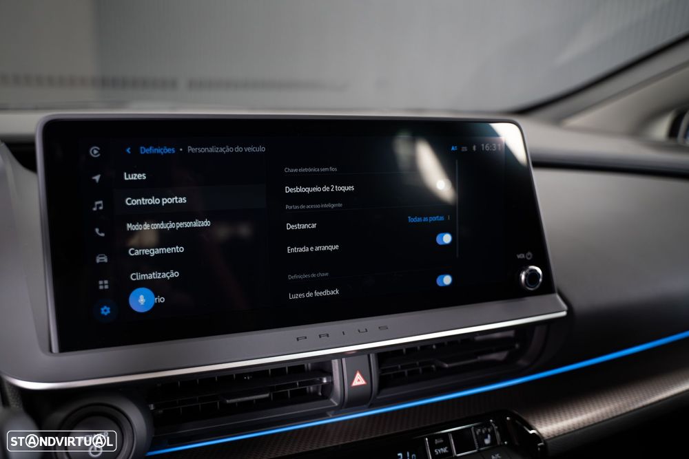 Toyota Prius 2.0 Plug-in Luxury - 33