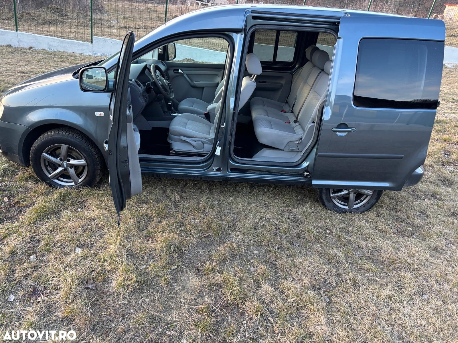 Volkswagen Caddy 1.9 TDI DPF DSG Familie (7-Si.) - 5