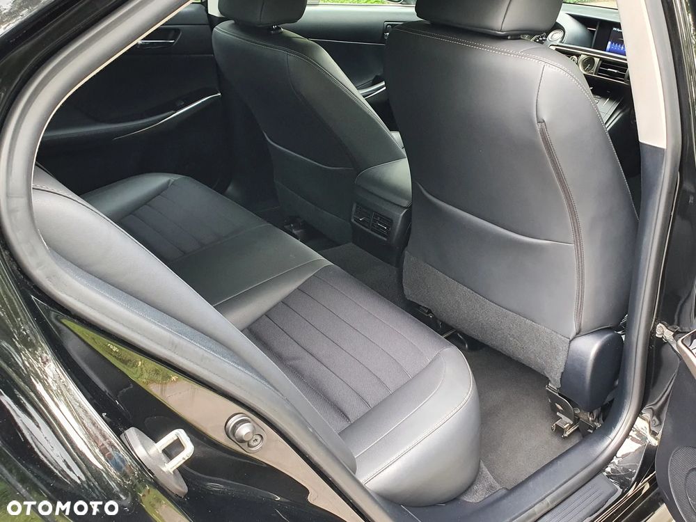 Lexus IS 200t Elite - 12
