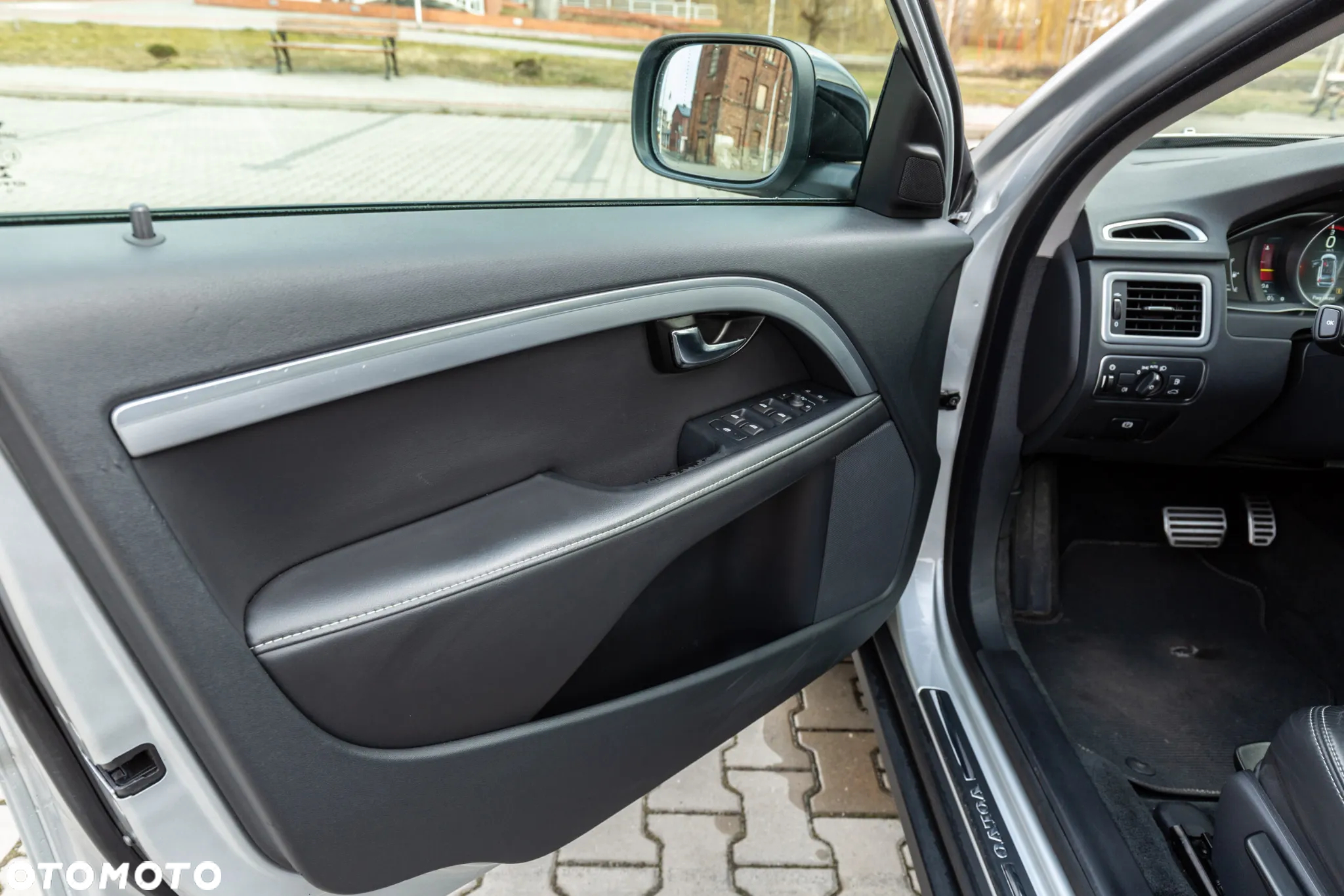 Volvo XC 70 D4 Geartronic Linje Svart - 18