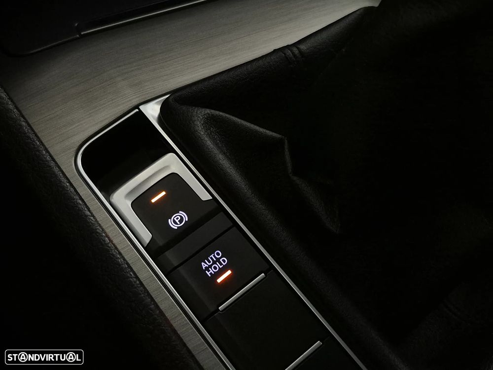 VW Golf Sportsvan 1.6 TDI Confortline BlueMotion - 20