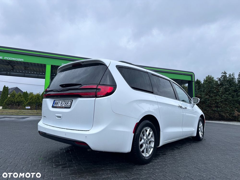 Chrysler Pacifica - 4