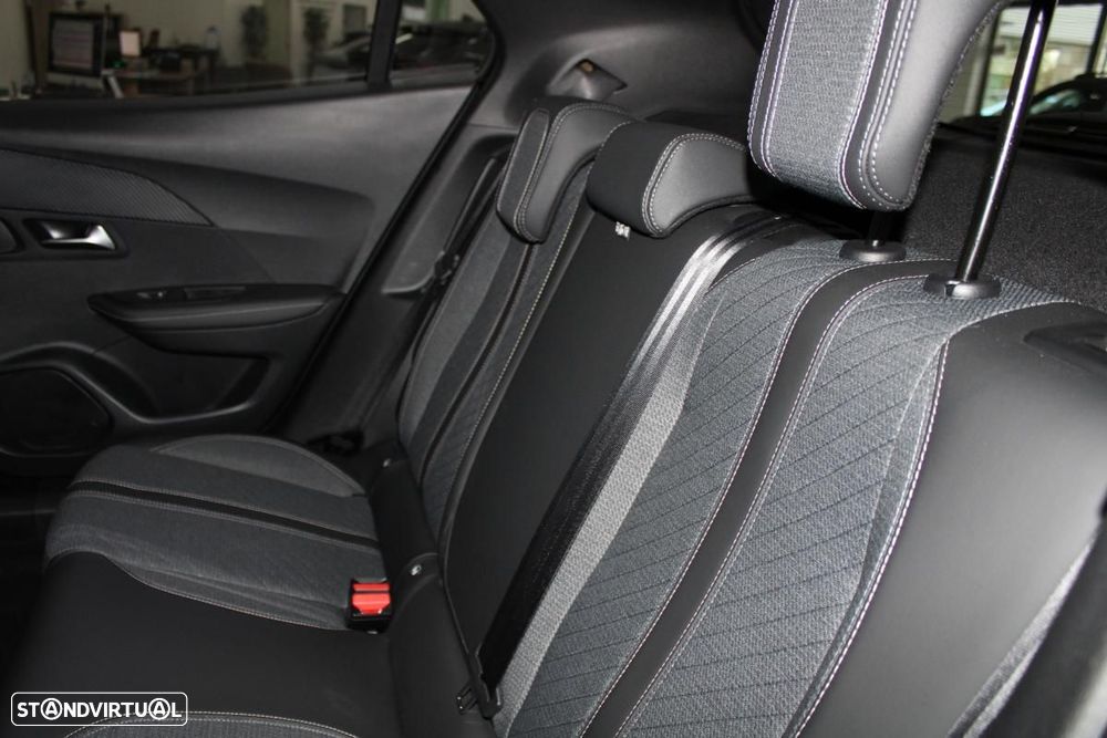Peugeot e-2008 54 kWh Allure — fotografia 13