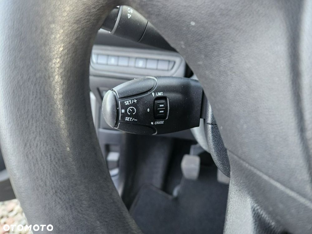 Peugeot 208 - 15