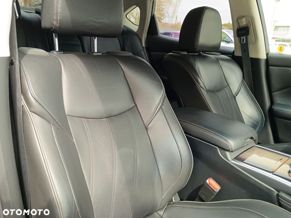 Infiniti Q70 - 26