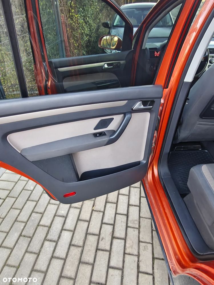 Volkswagen Touran 2.0 TDI DPF Cross - 7