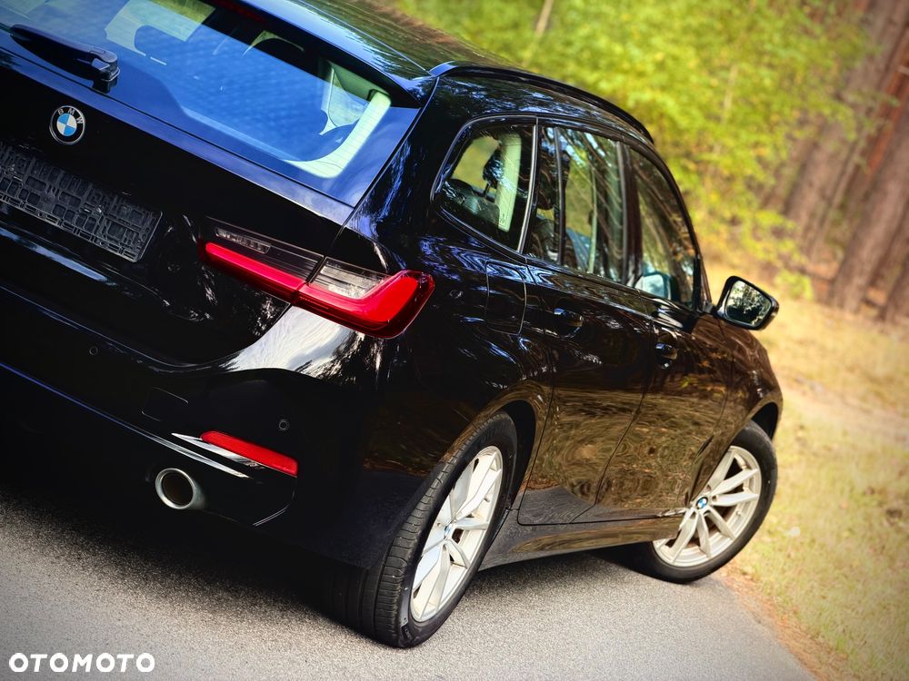 BMW Seria 3 318d MHEV - 13