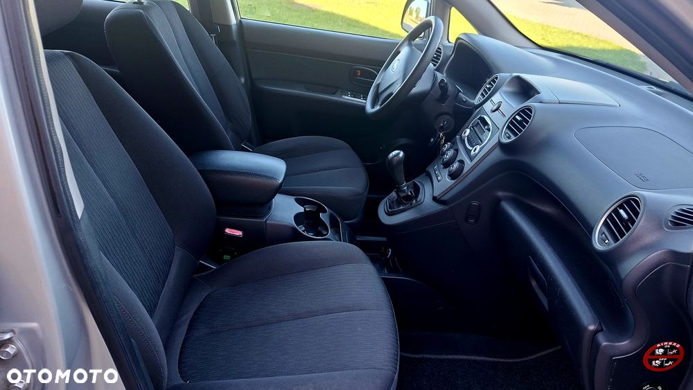 Kia Carens - 6