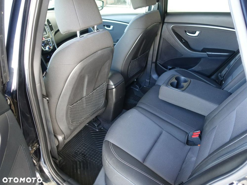 Hyundai i30 blue Kombi 1.4 Passion - 18