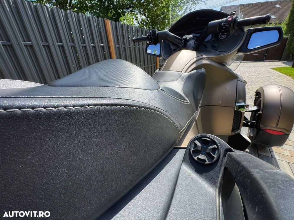 Can-Am Spyder - 8