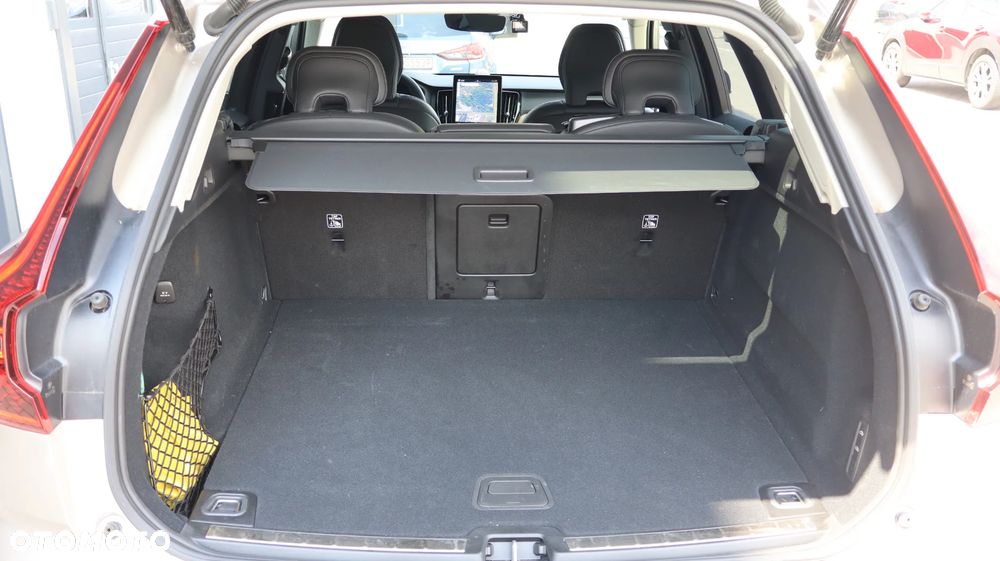 Volvo XC 60 B5 B AWD Ultra Dark - 22
